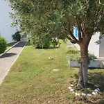 לינה וארוחת בוקר Acquaviva Park