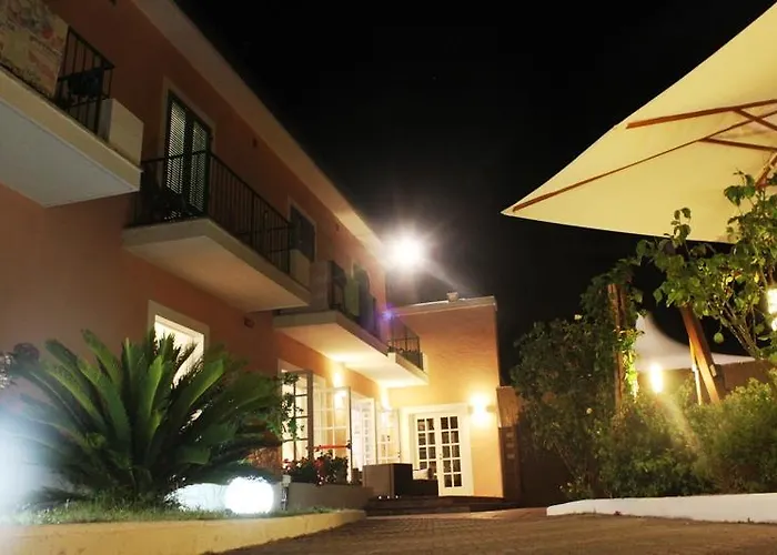 לינה וארוחת בוקר Acquaviva Park